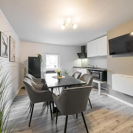 Apartament B5 Ruhiges 4-zimmer-studio Mit Balkon