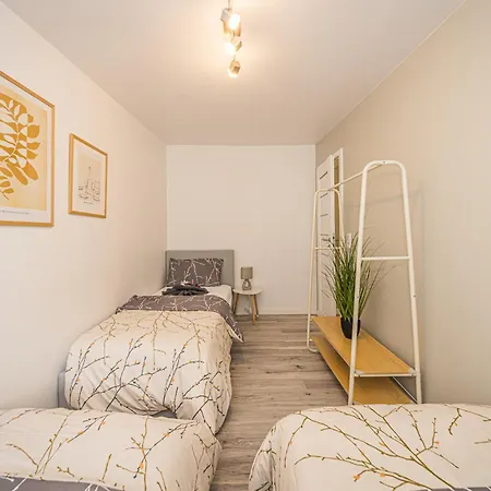 Apartament B5 Ruhiges 4-zimmer-studio Mit Balkon