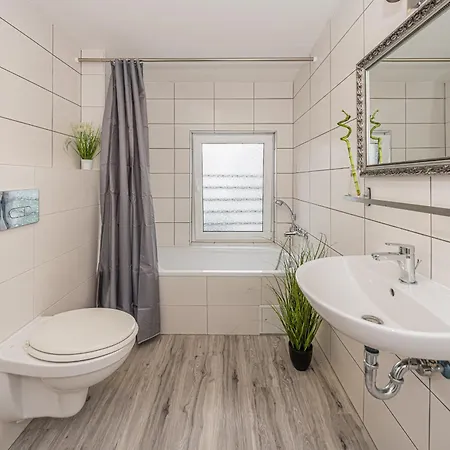 B5 Ruhiges 4-zimmer-studio Mit Balkon Apartament