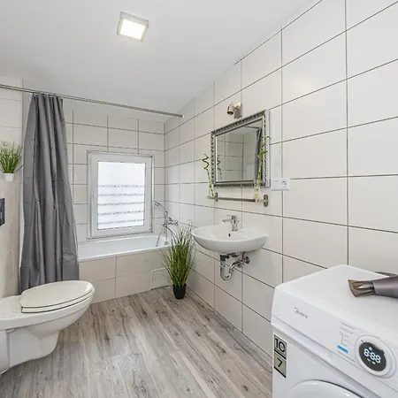 B5 Ruhiges 4-zimmer-studio Mit Balkon