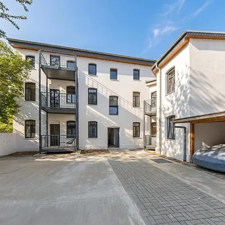 Apartament B5 Ruhiges 4-zimmer-studio Mit Balkon *